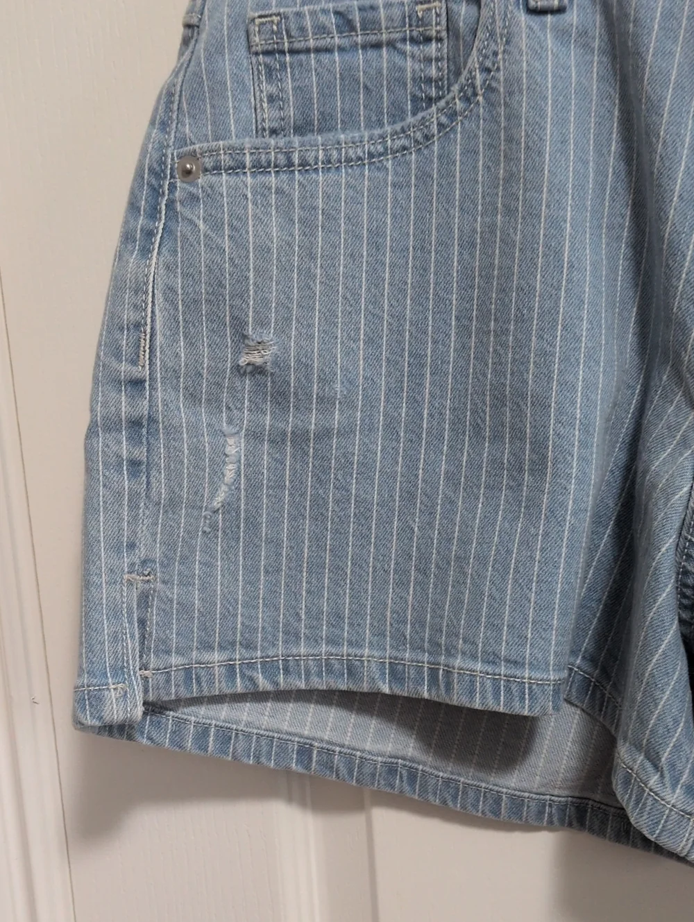 Women's Mid-rise Curvy Shorts Pinstripe Blue Denim Shorts